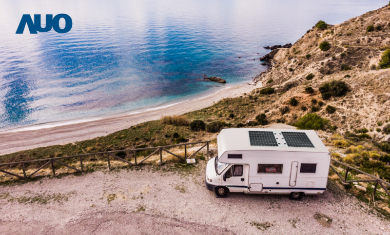 「可撓輕量化太陽光電板SunCurva」使用輕量特殊耐候型複合板取代傳統(tǒng)太陽能板的玻璃前板，不僅降低70%重量，每米平方僅3Kg；具有抗衝擊性能及通過電磁相容性測試，可應用於交通運輸工具，如露營車、遊艇等